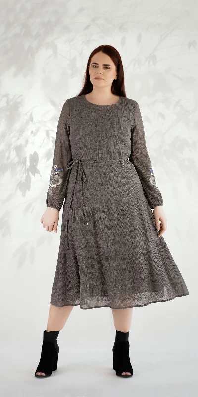 Wool dress with embroidered sleeves Vintage unclassified dresses